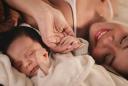 Massage en peau à peau maman bébé - Soin effectué par Mathilde